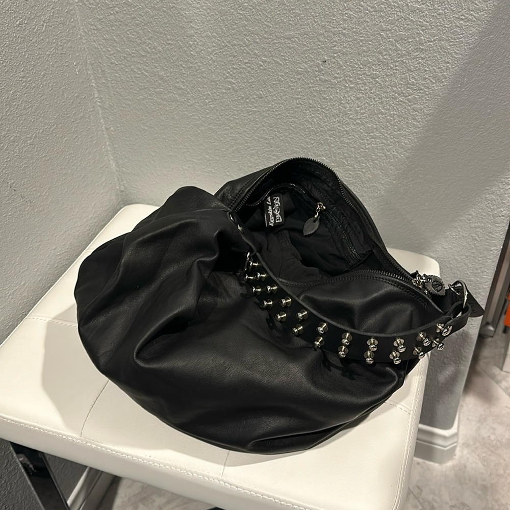 Large 18”x12”. Drop 22”very room handmade bag from Italy .